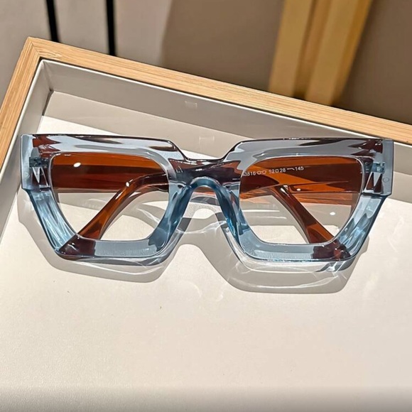 ✨NEW Stylish Blue and Brown Women's Personality Clear Lens Glasses - Picture 2 of 3